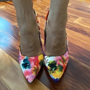 Brand new, never been worn shoes, European size 39.